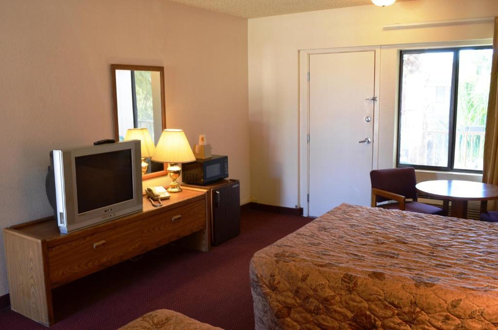 Отель Super 8 By Wyndham Tempe/Asu/Airport Номер фото