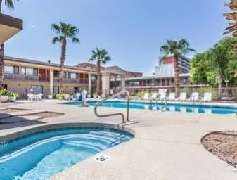 Отель Super 8 By Wyndham Tempe/Asu/Airport Экстерьер фото